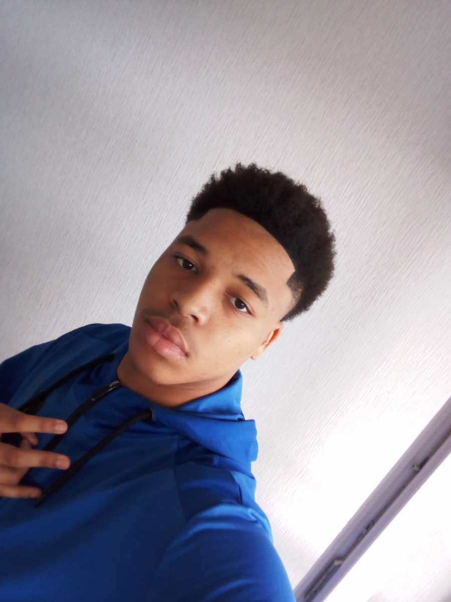 Profil de Yves-laurent, 20 ans, Escort Gay France à Champseru