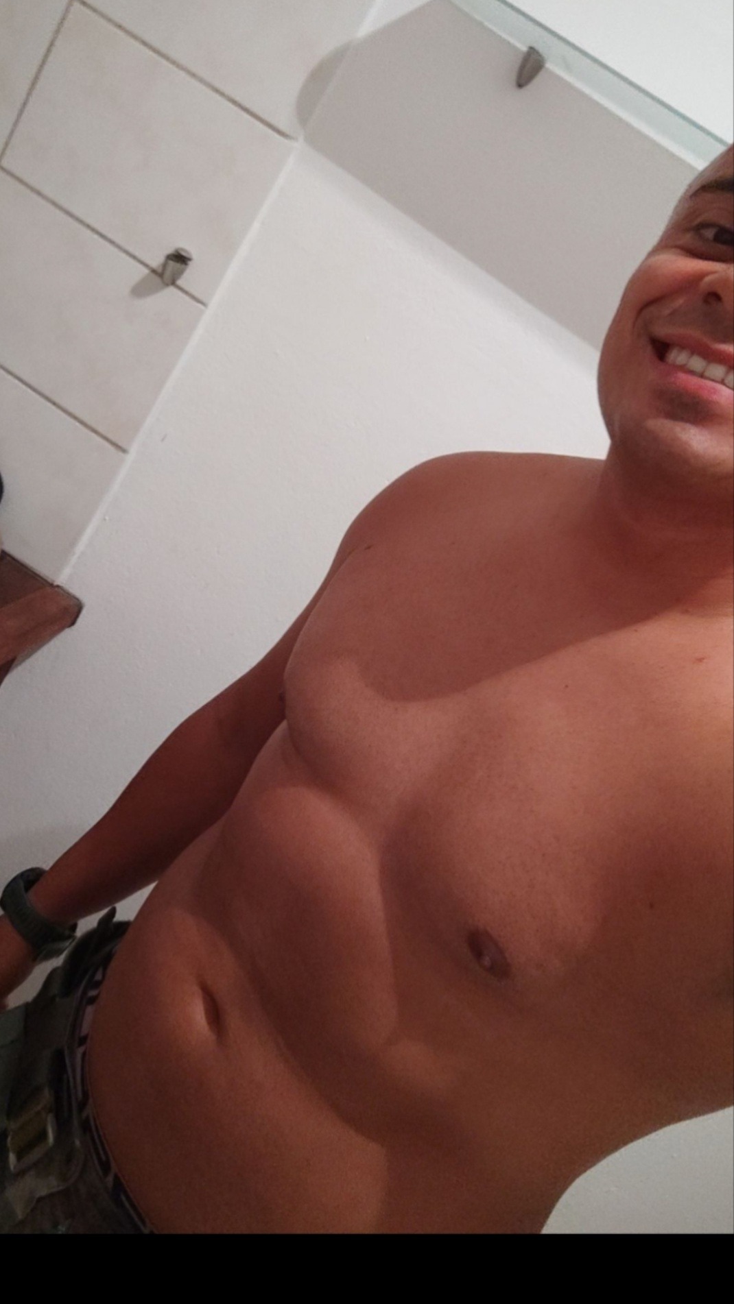 Profil de Eloy, 31 ans, Escort Gay France à Équevillon