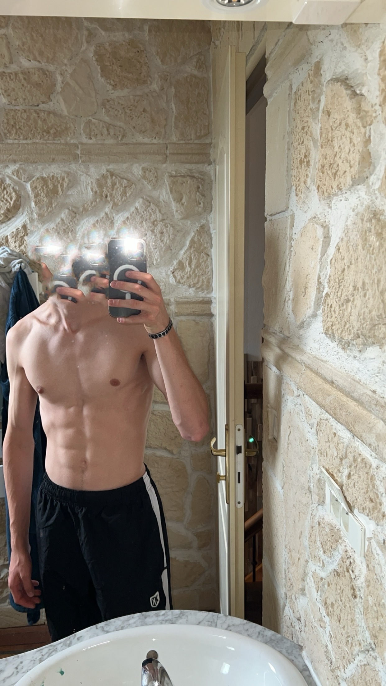 Profil de Djamael, 19 ans, Escort Gay France à Ambonil