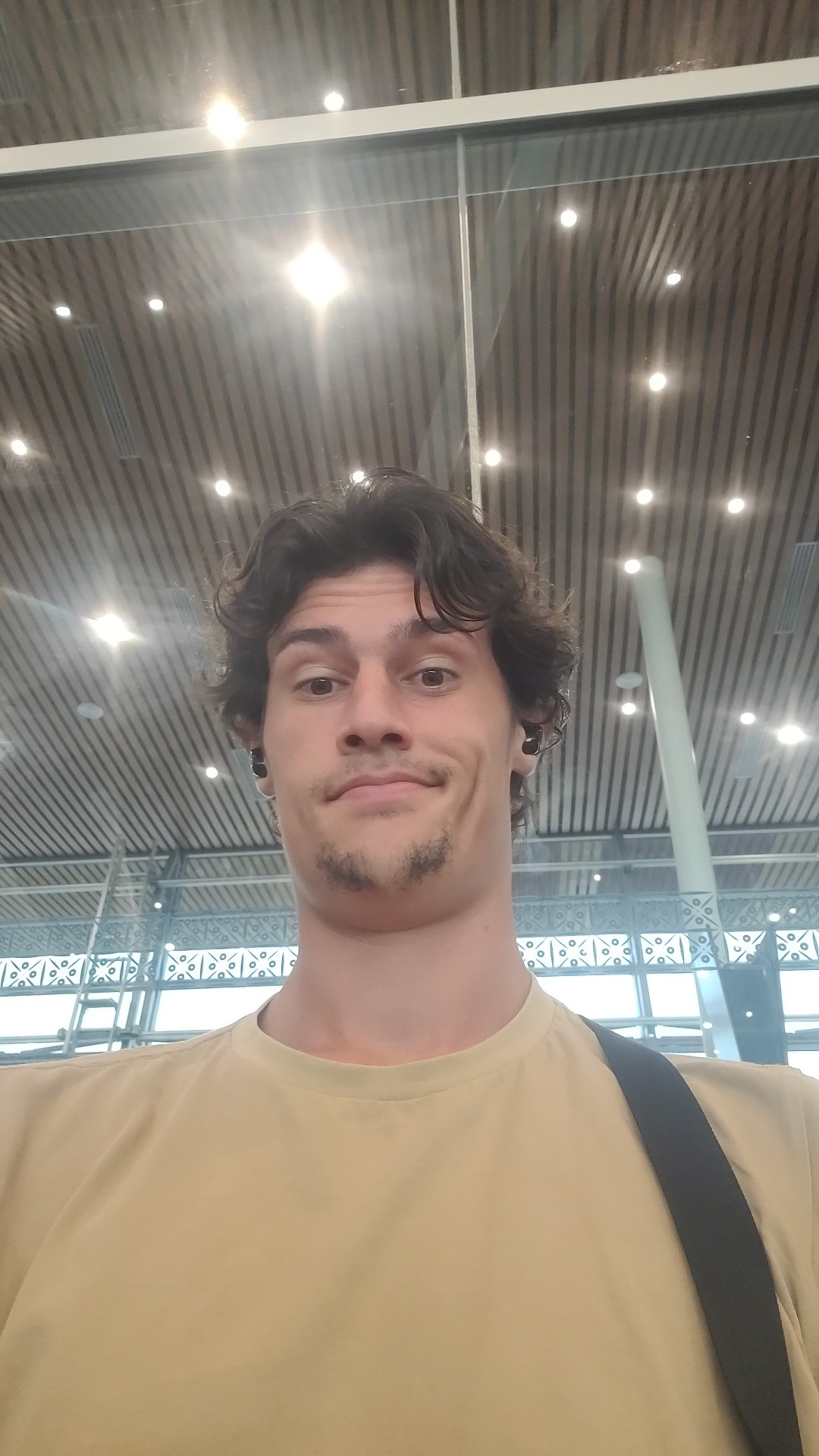 Profil de Taieb, 20 ans, Escort Gay France à Saint-Jean-du-Thenney