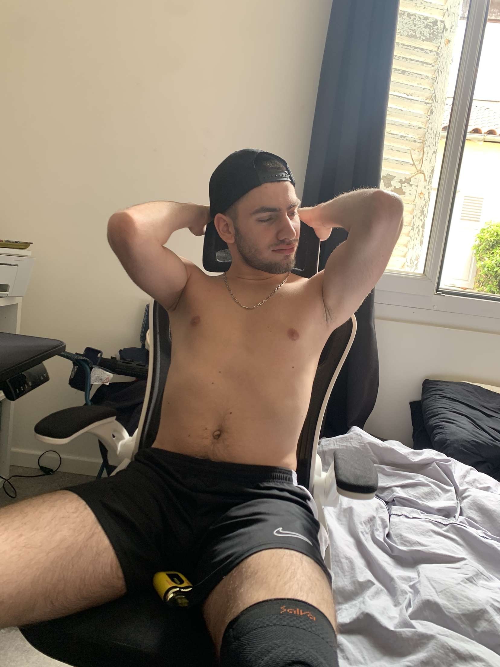 Profil de Sol, 18 ans, Escort Gay France à Bosquentin