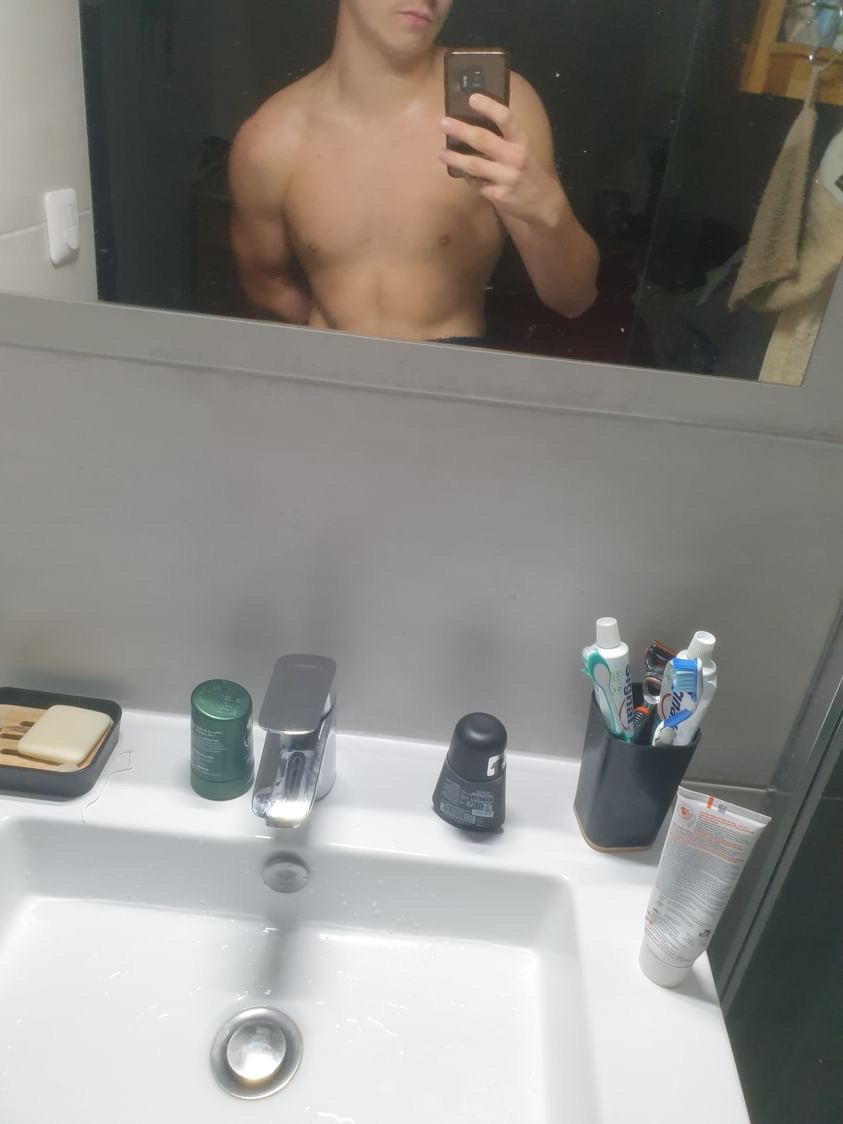 Profil de Isaiah, 19 ans, Escort Gay France à Châtillon-sur-Morin