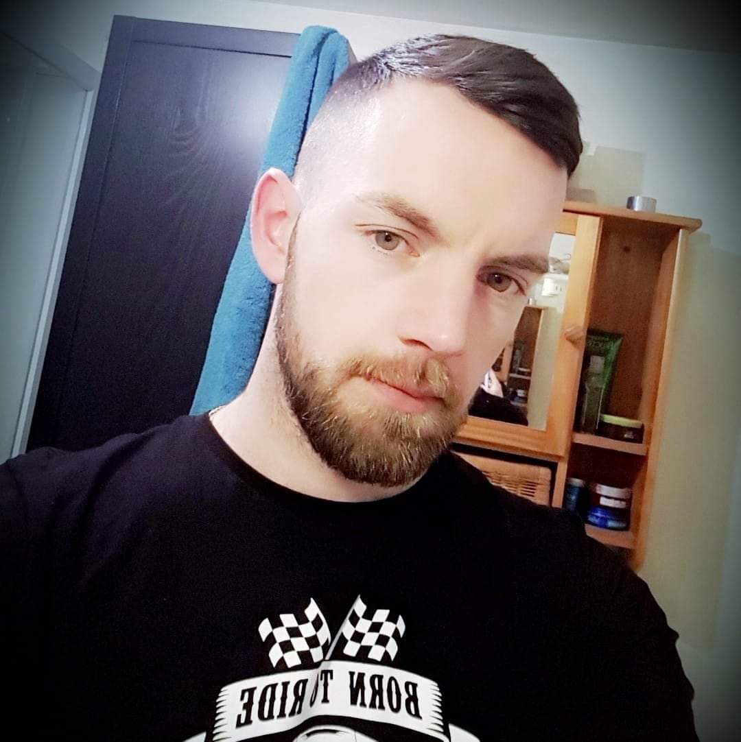 Profil de Esat, 35 ans, Escort Gay France à Saint-Magne