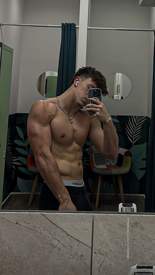 Profil de Yoanne, 20 ans, Escort Gay France à Mouilly