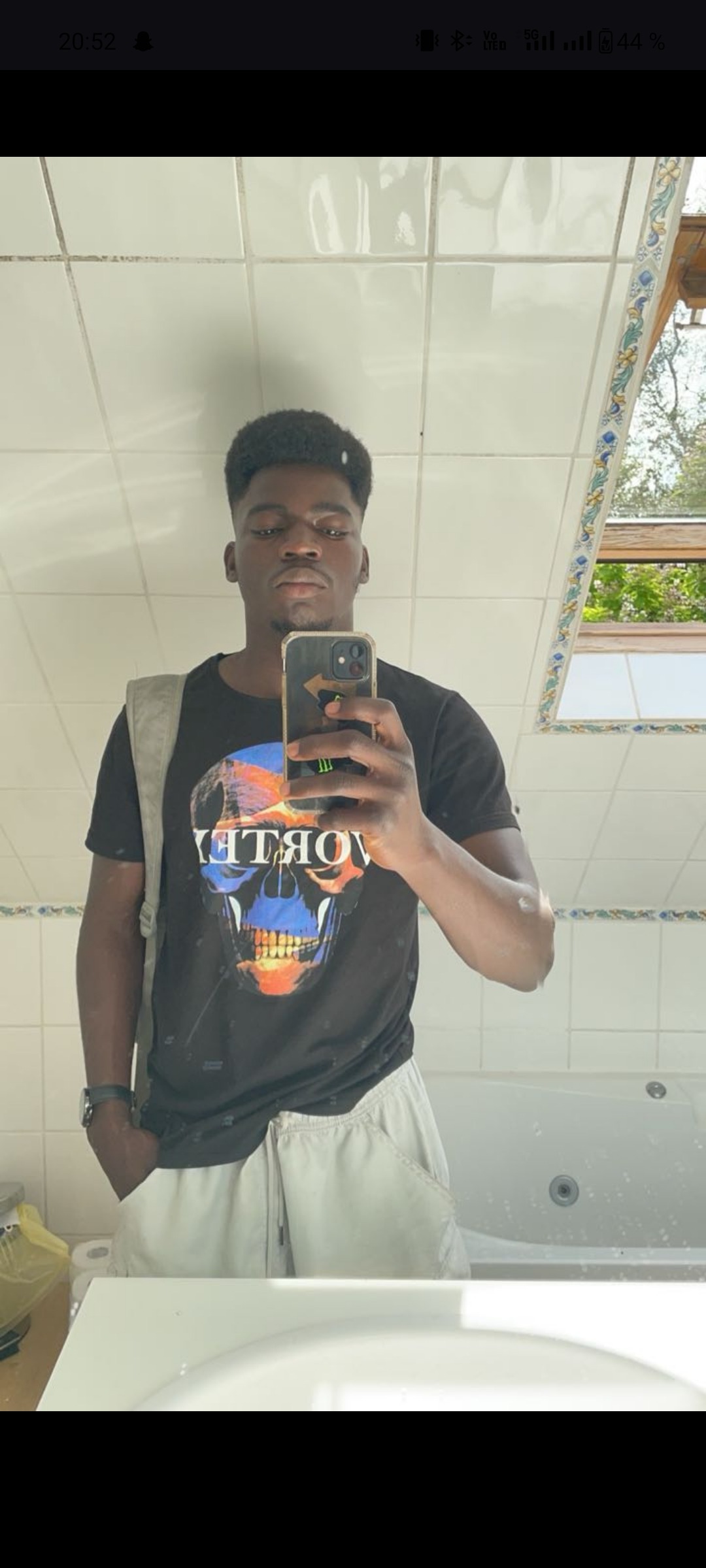 Profil de Levin, 25 ans, Escort Gay France à Néronde-sur-Dore