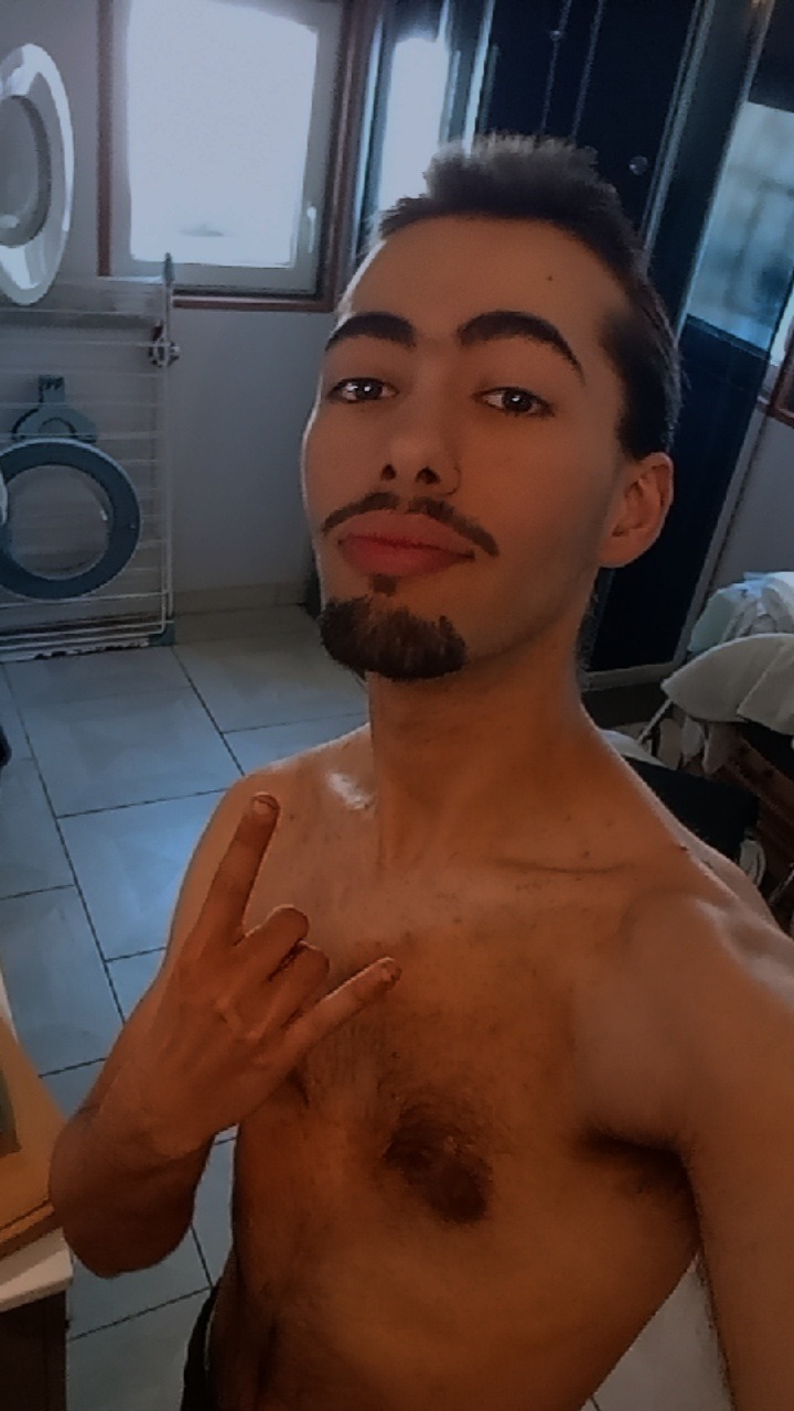 Profil de Modi, 20 ans, Escort Gay France à Épenouse