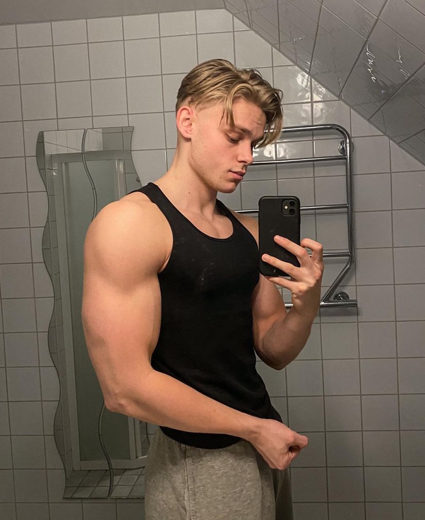 Profil de Tonyo, 19 ans, Escort Gay France à Rouvray-Sainte-Croix