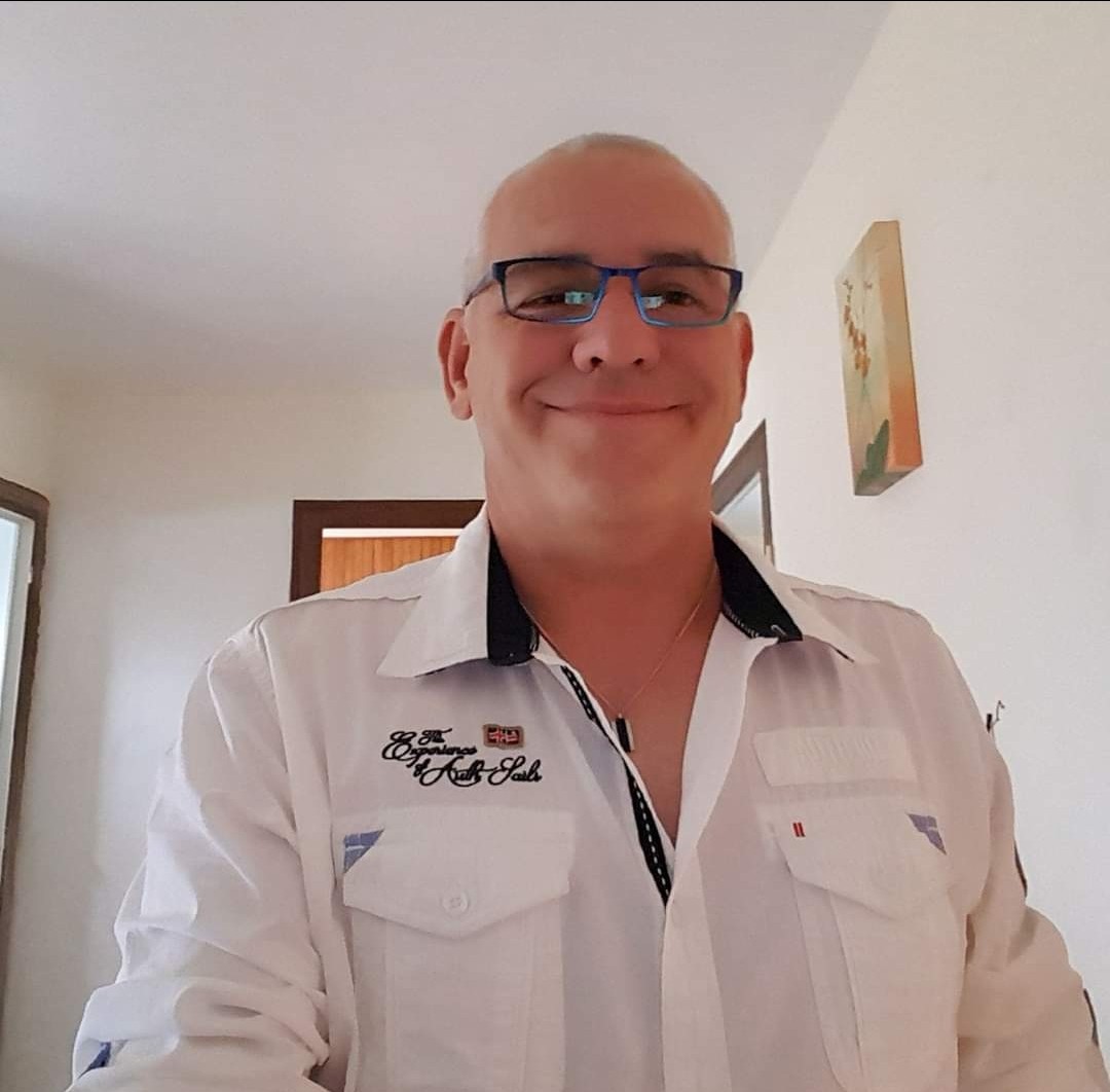 Profil de Ronael, 54 ans, Escort Gay France à Ménil-Annelles
