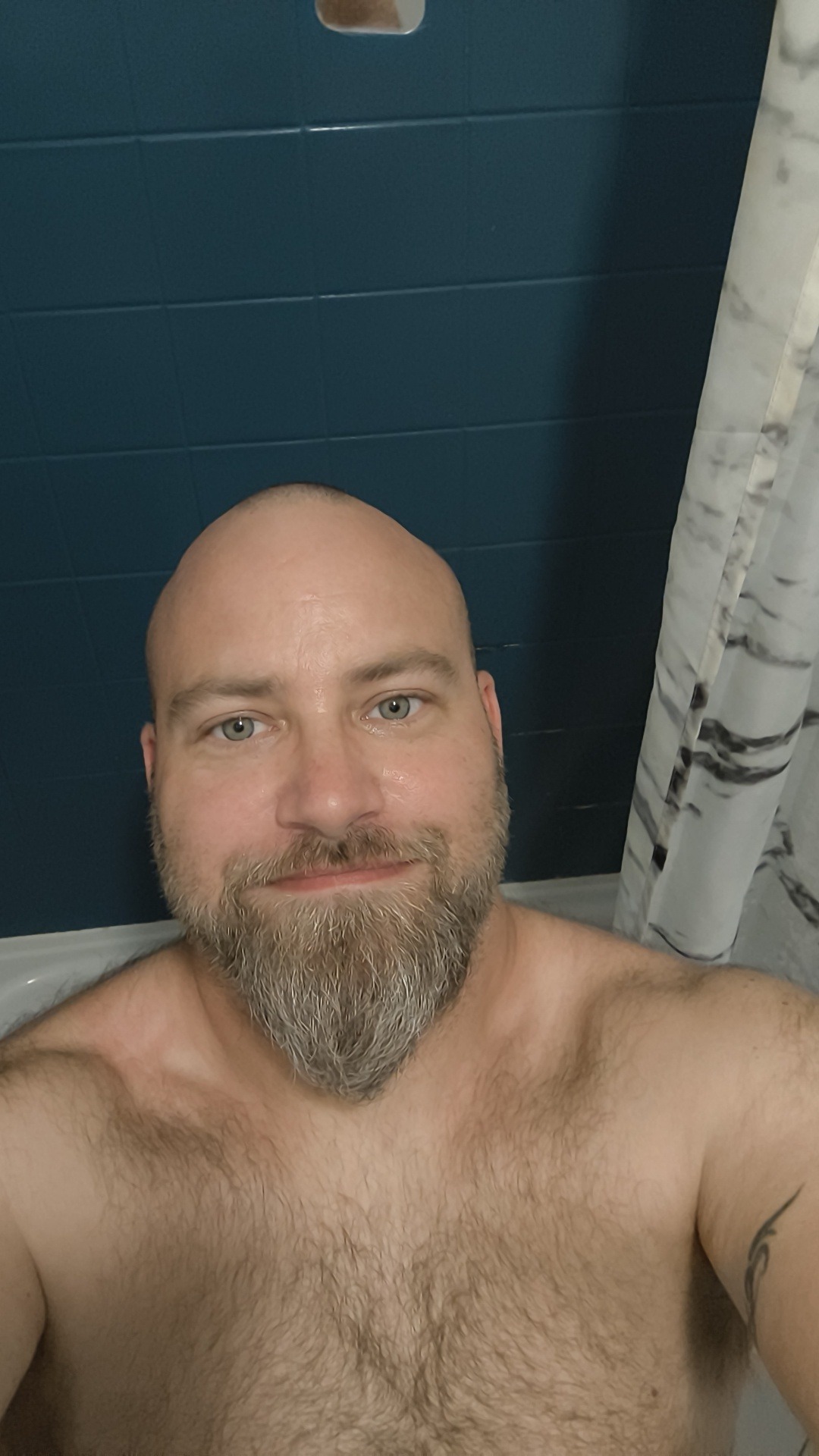 Profil de Aleksei, 44 ans, Escort Gay France à Monacia-d'Orezza