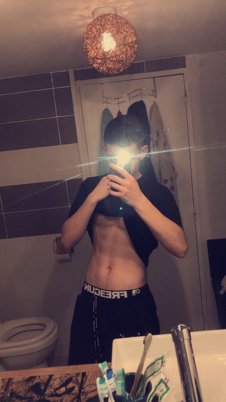 Profil de Jamaa, 22 ans, Escort Gay France à Pierrevillers