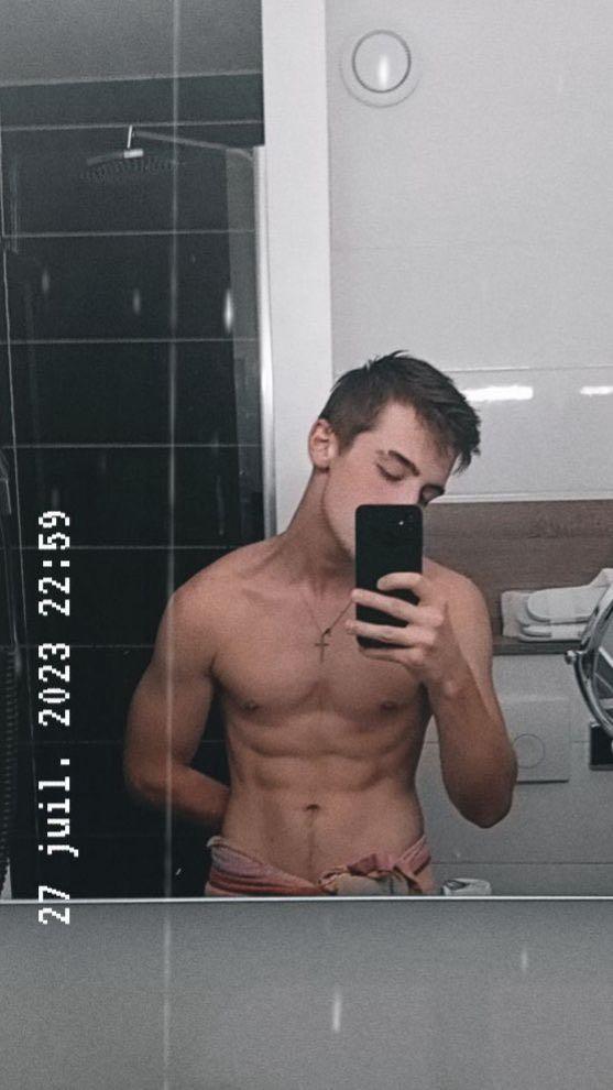 Profil de San, 20 ans, Escort Gay France à Viels-Maisons