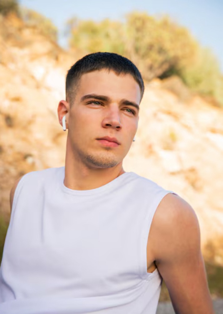 Profil de Foued, 25 ans, Escort Gay France à Boubers-sur-Canche